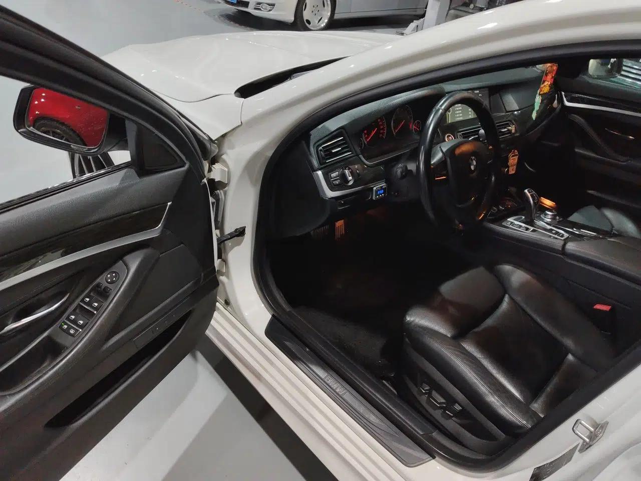BMW 5 Series 2011 535i Sport Edition — миниатюра 16