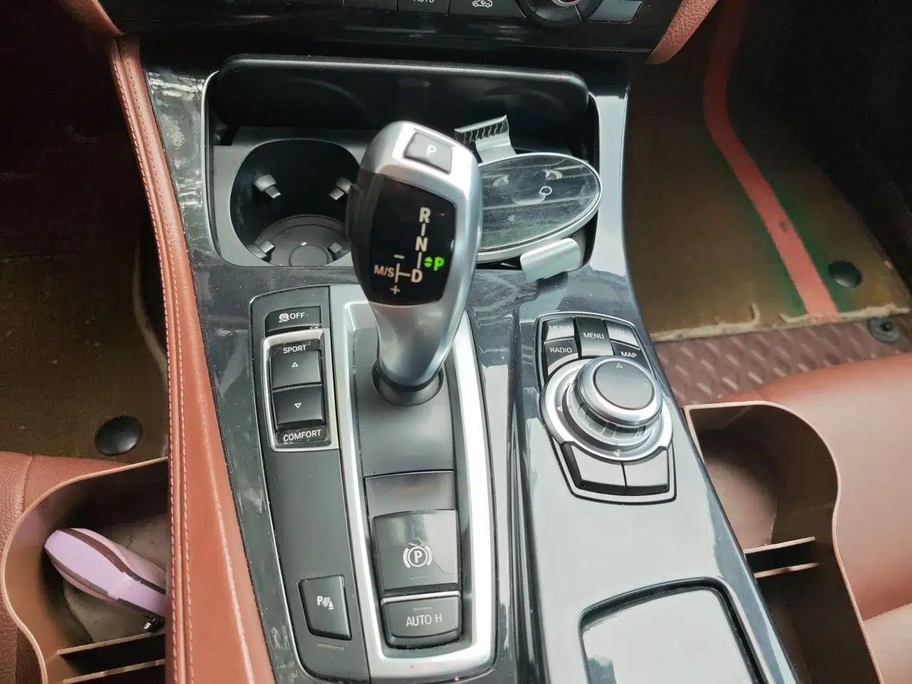BMW 5 Series 2017 520Li Elegant Edition — миниатюра 14
