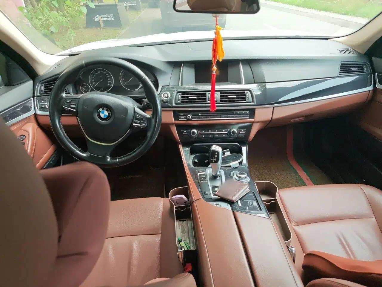 BMW 5 Series 2017 520Li Elegant Edition — миниатюра 9