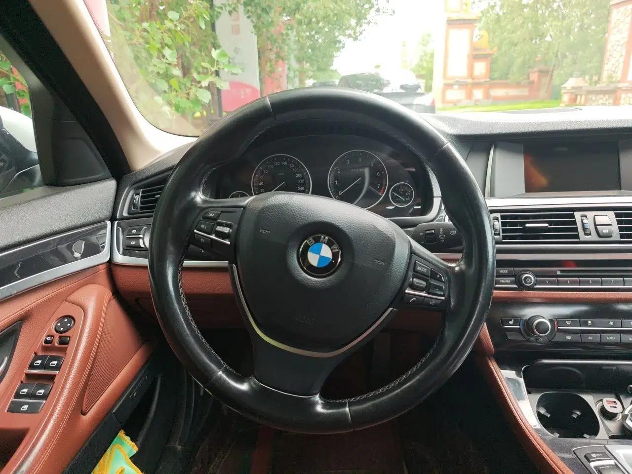 BMW 5 Series 2017 520Li Elegant Edition — миниатюра 10