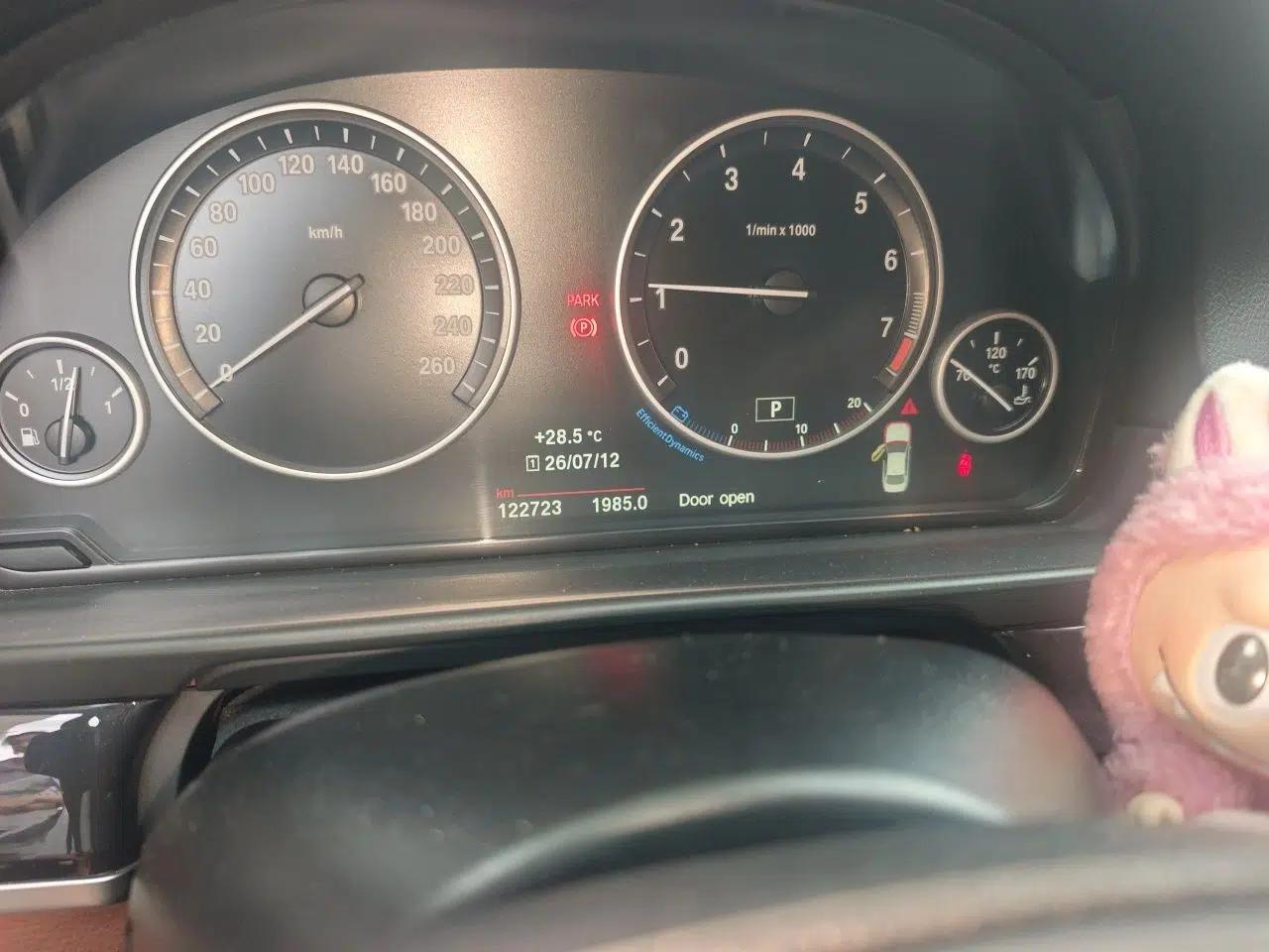 BMW 5 Series 2015 520i Elegant Edition — миниатюра 12