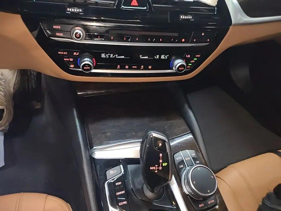 BMW 5 Series 2018 528Li Launch Special Edition — миниатюра 16