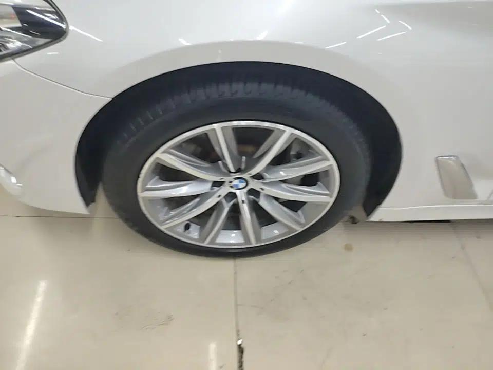BMW 5 Series 2018 528Li Launch Special Edition — миниатюра 10
