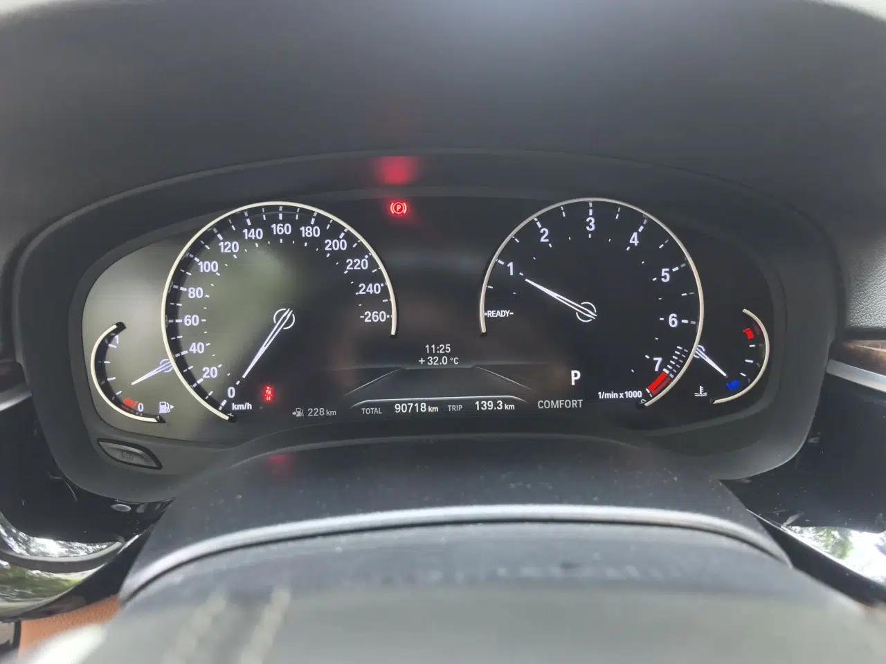 BMW 5 Series 2018 528Li Launch Special Edition — миниатюра 11