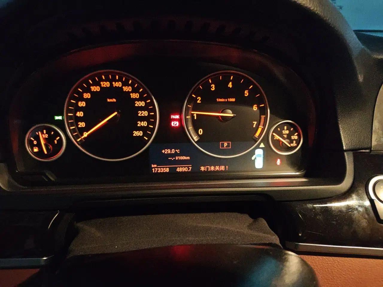 BMW 5 Series 2014 525Li Leading Model — миниатюра 12