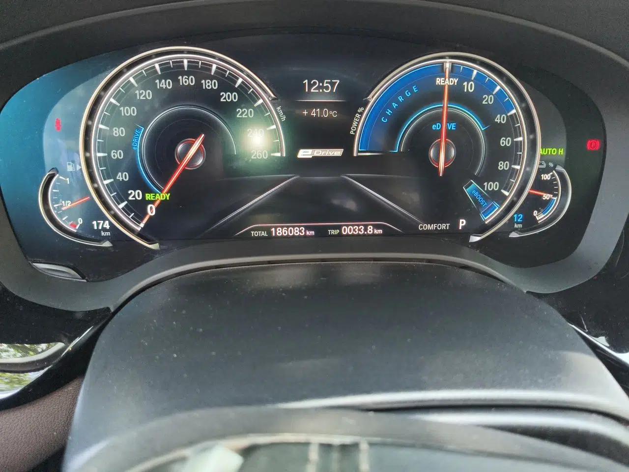 BMW 5 Series New Energy 2019 530Le Luxury Package — миниатюра 12