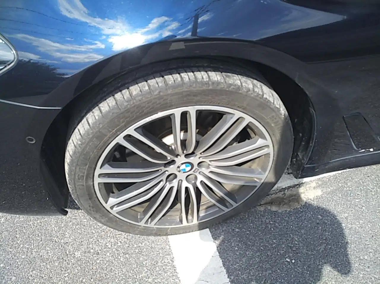 BMW 5 Series 2018 Restyled 530Li Leading Edition M Sport Package — миниатюра 15