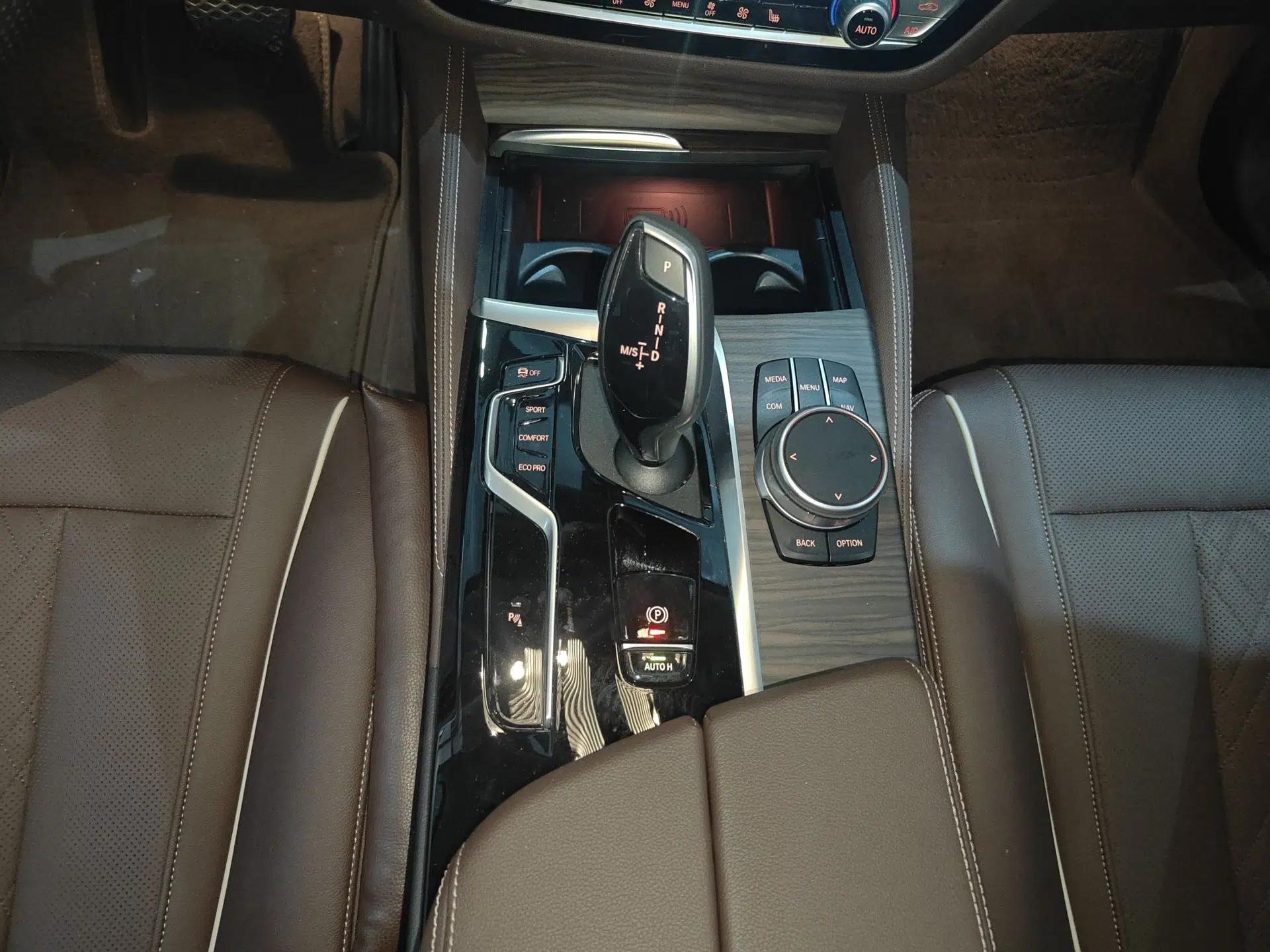 BMW 5 Series 2021 Restyled 530Li Leading Edition Luxury Package — миниатюра 14