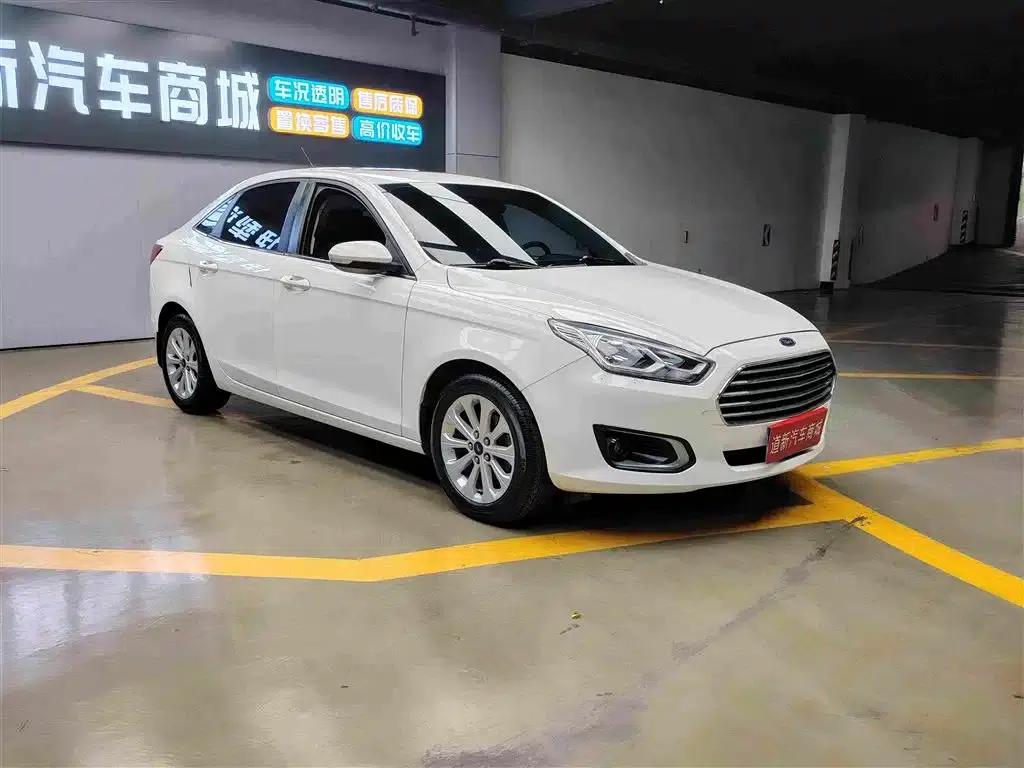 Ford Focus 2015 1.5L Automatic Comfort Model — миниатюра 3