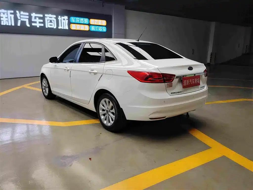 Ford Focus 2015 1.5L Automatic Comfort Model — миниатюра 7