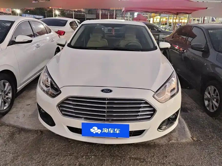 Ford Focus 2015 1.5L Automatic Fashion Edition — миниатюра 2