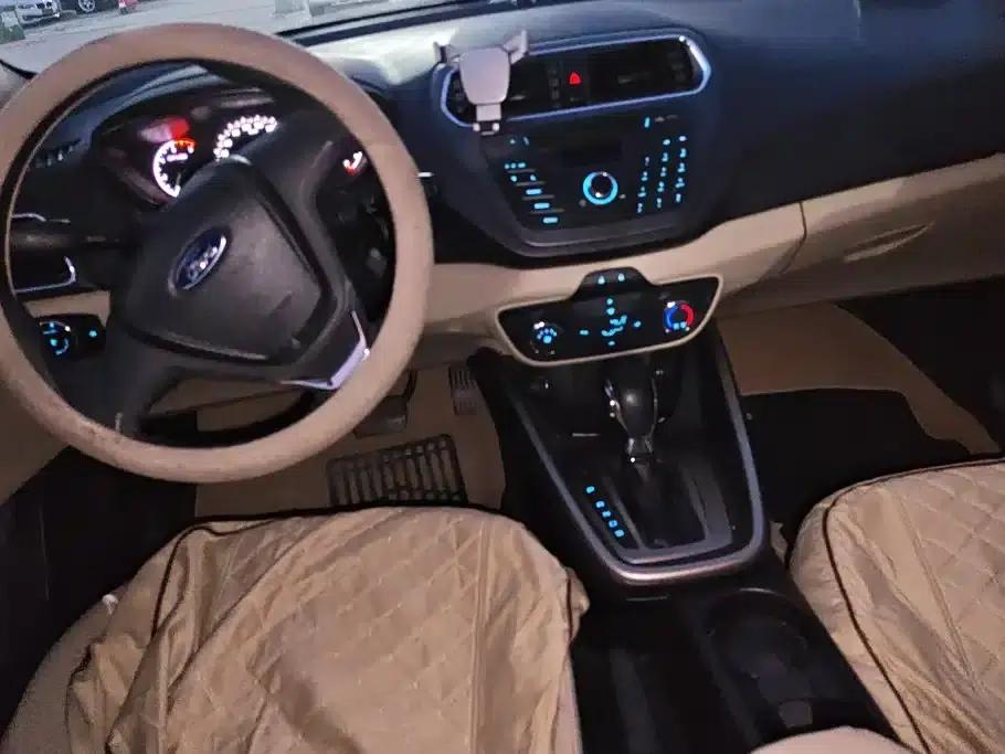 Ford Focus 2015 1.5L Automatic Fashion Edition — миниатюра 12