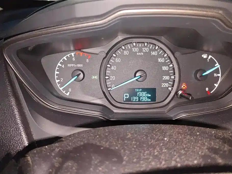 Ford Focus 2015 1.5L Automatic Fashion Edition — миниатюра 14