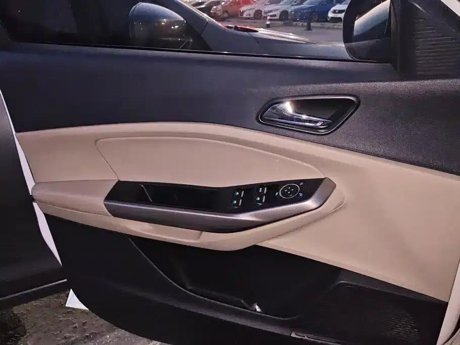 Ford Focus 2015 1.5L Automatic Fashion Edition — миниатюра 7