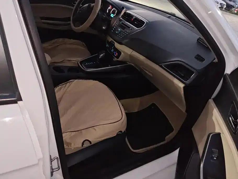 Ford Focus 2015 1.5L Automatic Fashion Edition — миниатюра 8
