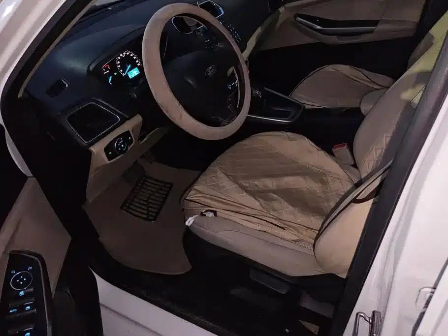 Ford Focus 2015 1.5L Automatic Fashion Edition — миниатюра 9