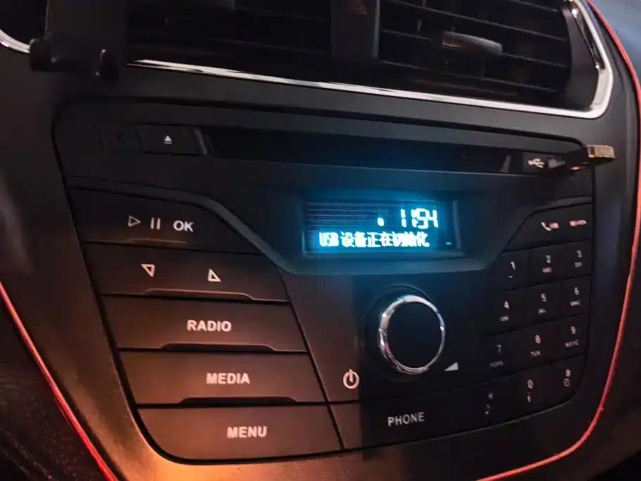 Ford Focus 2015 1.5L Automatic Fashion Edition — миниатюра 13