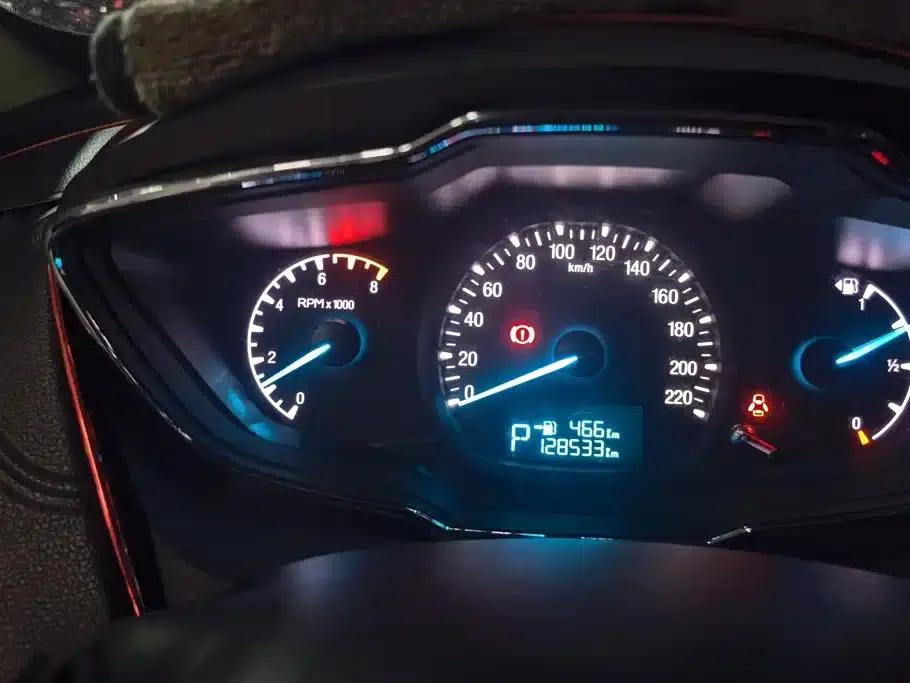 Ford Focus 2015 1.5L Automatic Fashion Edition — миниатюра 14