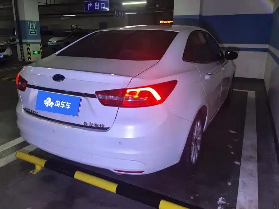 Ford Focus 2015 1.5L Automatic Fashion Edition — миниатюра 3
