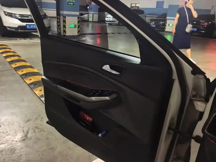 Ford Focus 2015 1.5L Automatic Fashion Edition — миниатюра 7