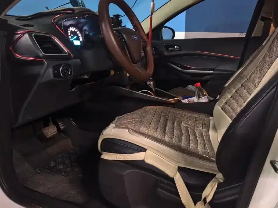 Ford Focus 2015 1.5L Automatic Fashion Edition — миниатюра 9