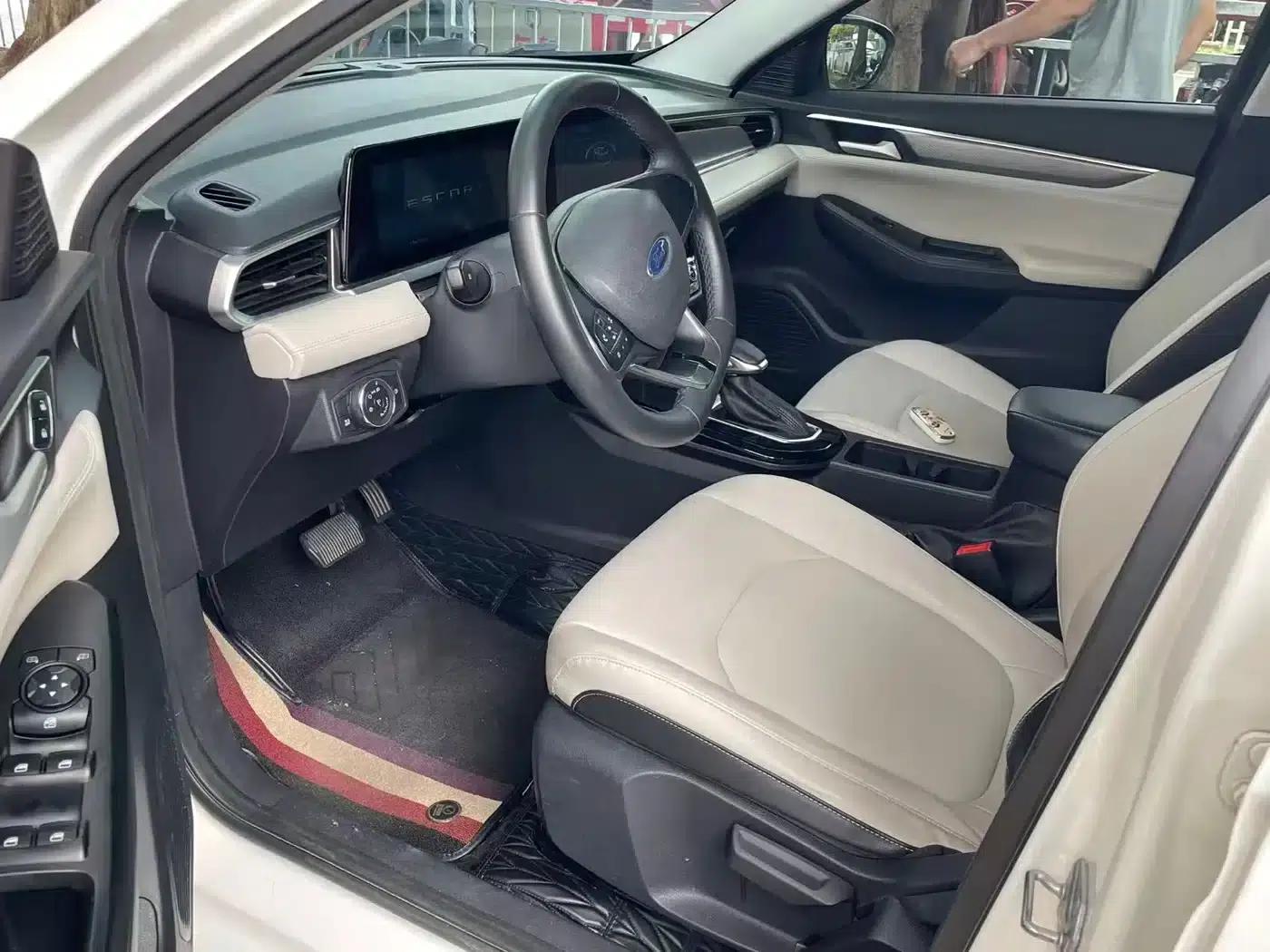 Ford Focus 2021 1.5L Automatic Platinum Edition — миниатюра 7