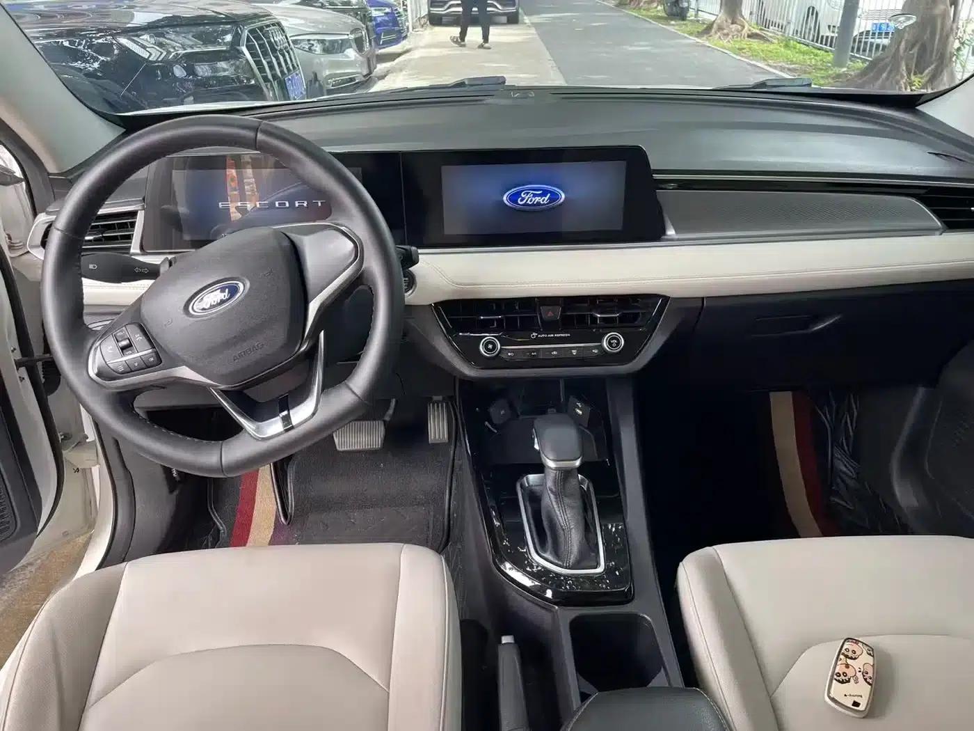 Ford Focus 2021 1.5L Automatic Platinum Edition — миниатюра 8