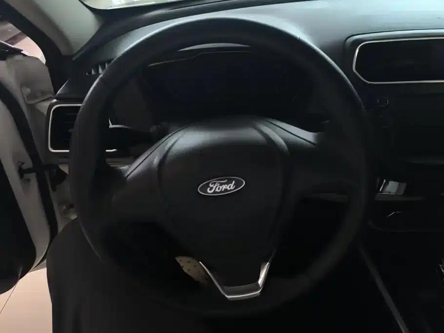 Ford Focus 2017 1.5L Automatic Comfort Model — миниатюра 15