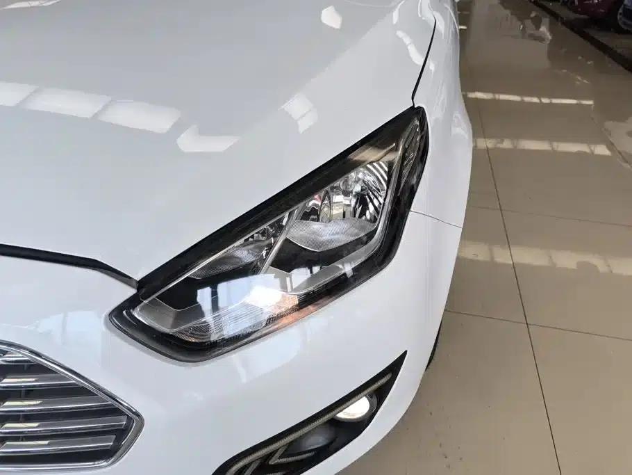 Ford Focus 2017 1.5L Automatic Comfort Model — миниатюра 5