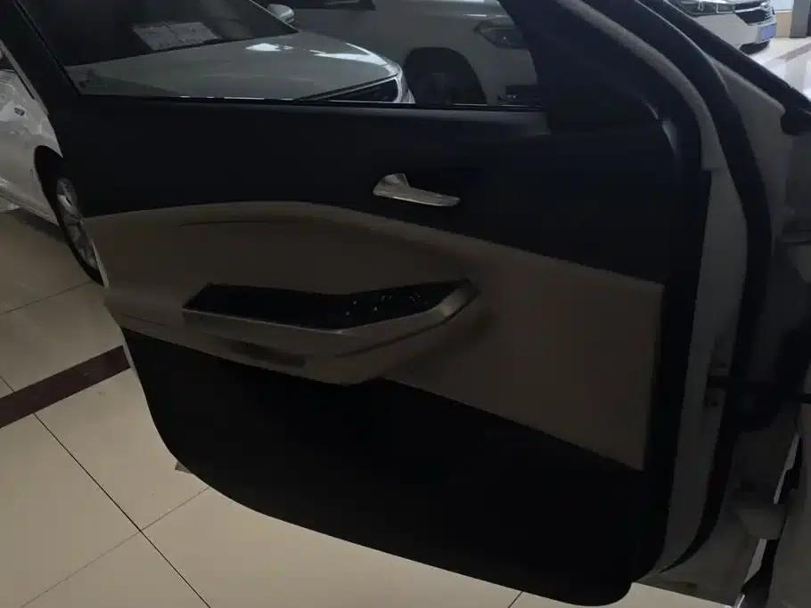 Ford Focus 2017 1.5L Automatic Comfort Model — миниатюра 7