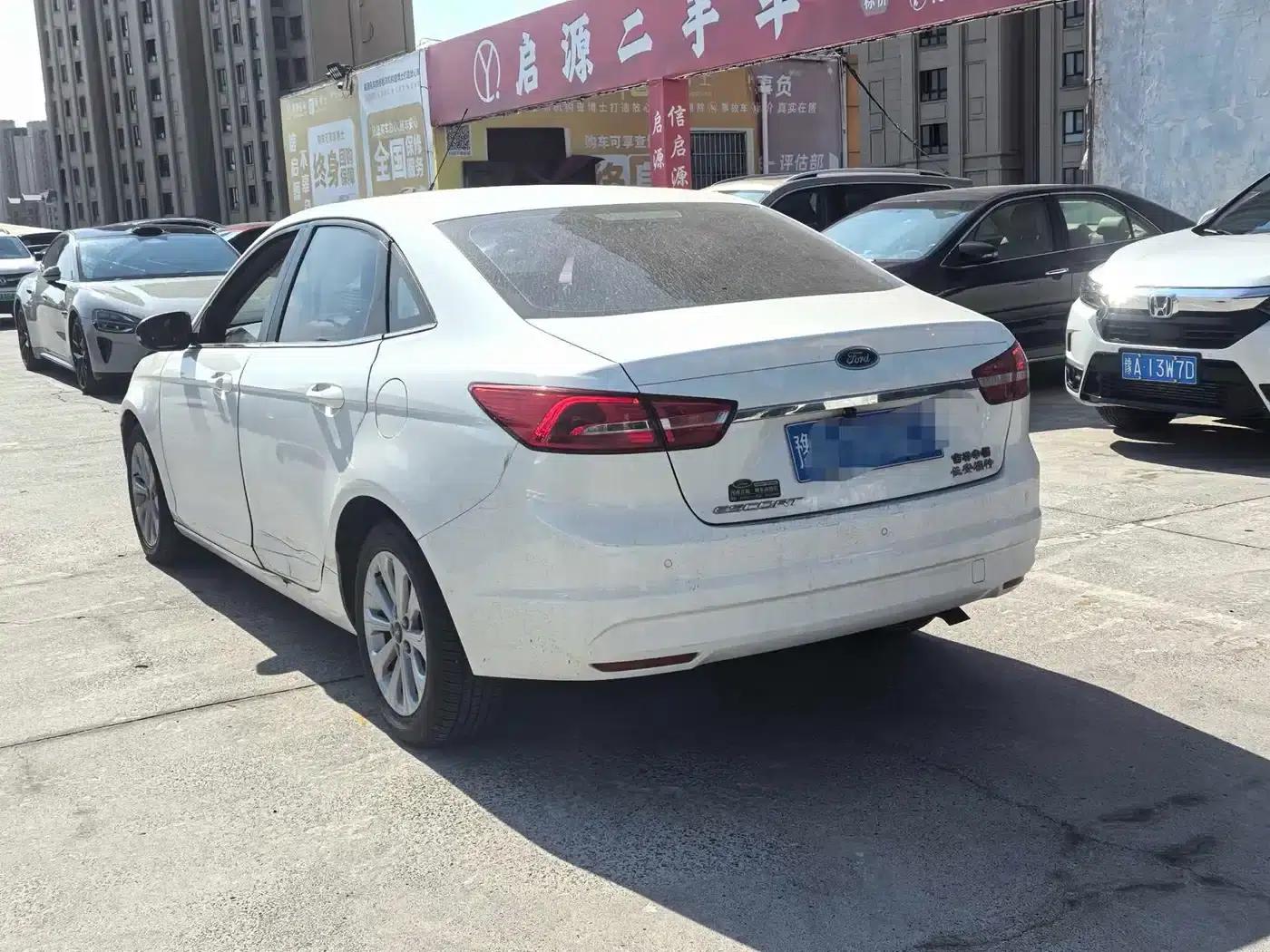 Ford Focus 2015 1.5L Automatic Fashion Edition — миниатюра 4