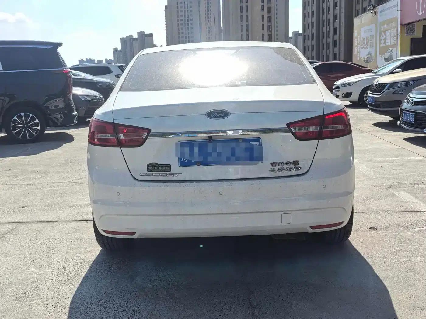 Ford Focus 2015 1.5L Automatic Fashion Edition — миниатюра 5