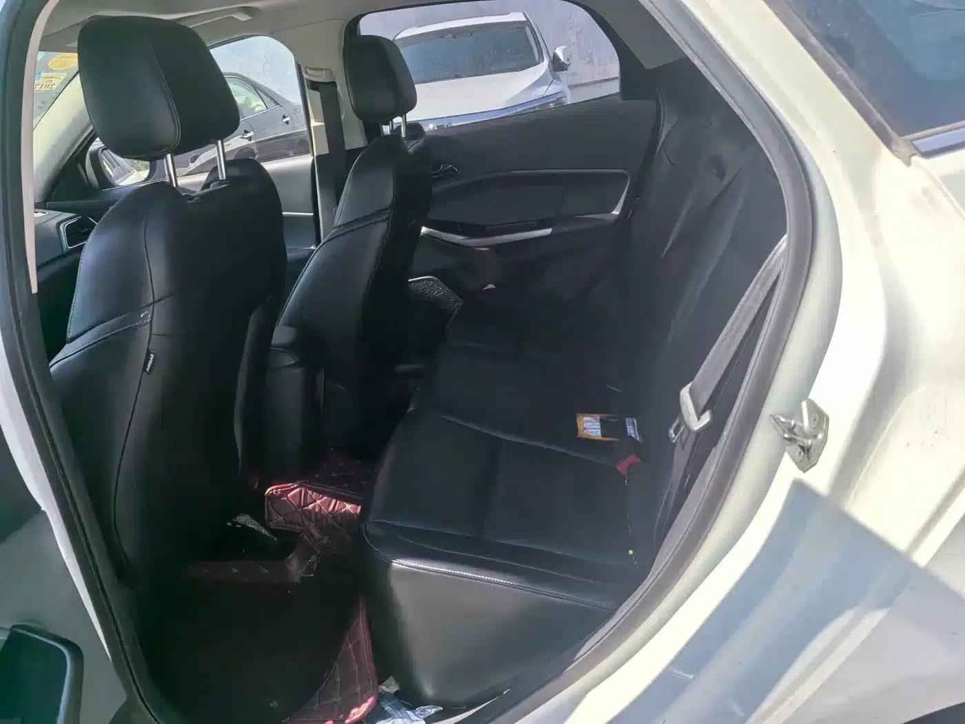 Ford Focus 2015 1.5L Automatic Fashion Edition — миниатюра 8
