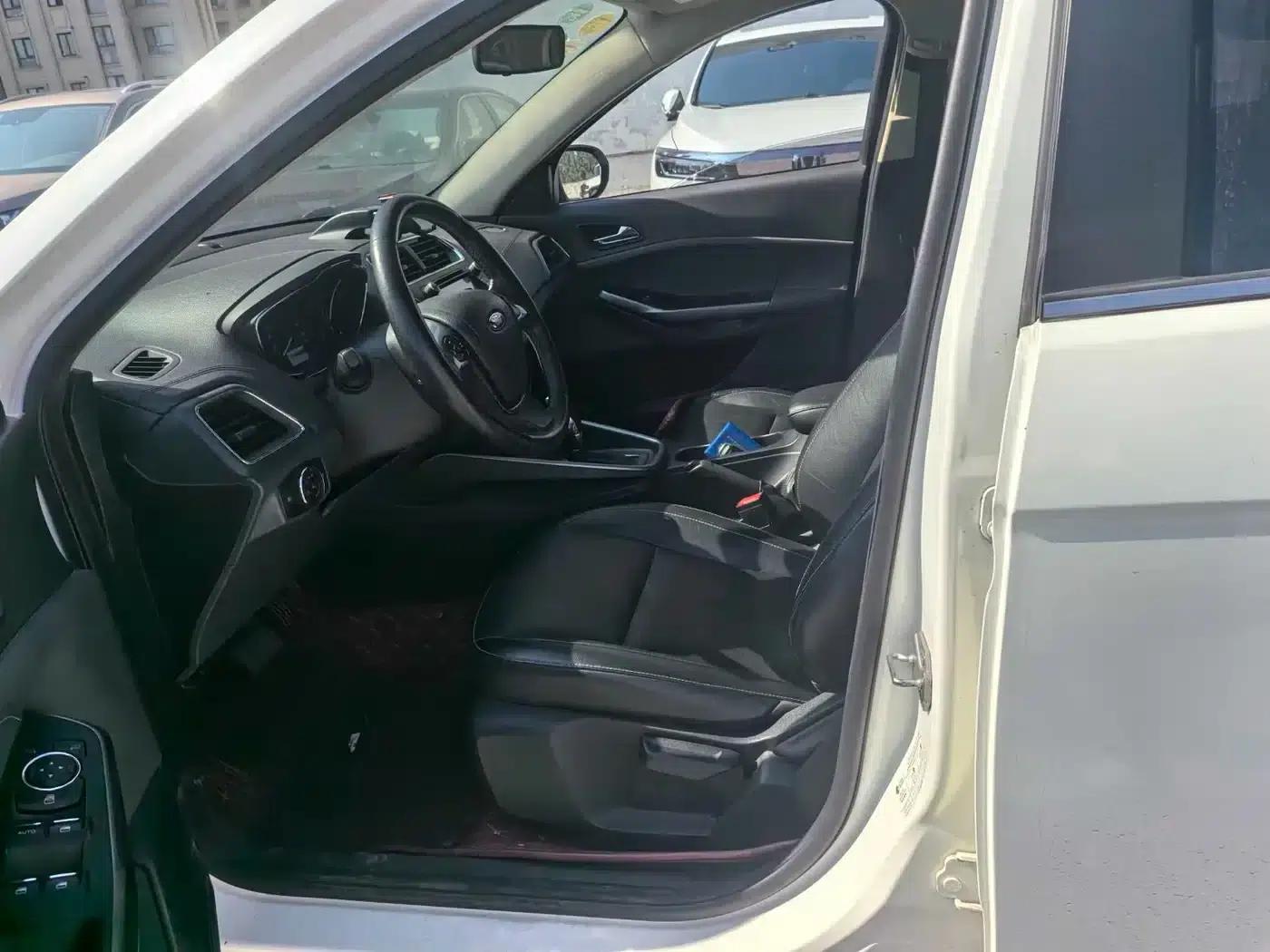 Ford Focus 2015 1.5L Automatic Fashion Edition — миниатюра 9