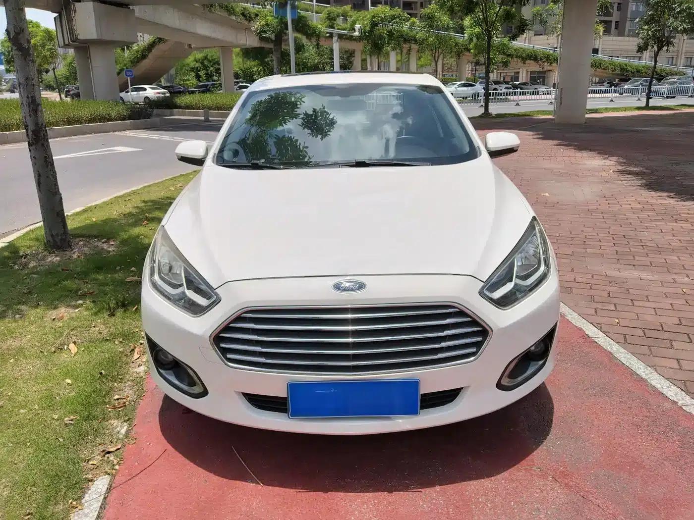 Ford Focus 2017 1.5L Automatic Comfort Model — миниатюра 2