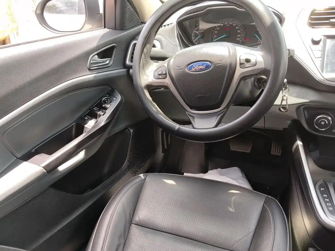 Ford Focus 2017 1.5L Automatic Comfort Model — миниатюра 11