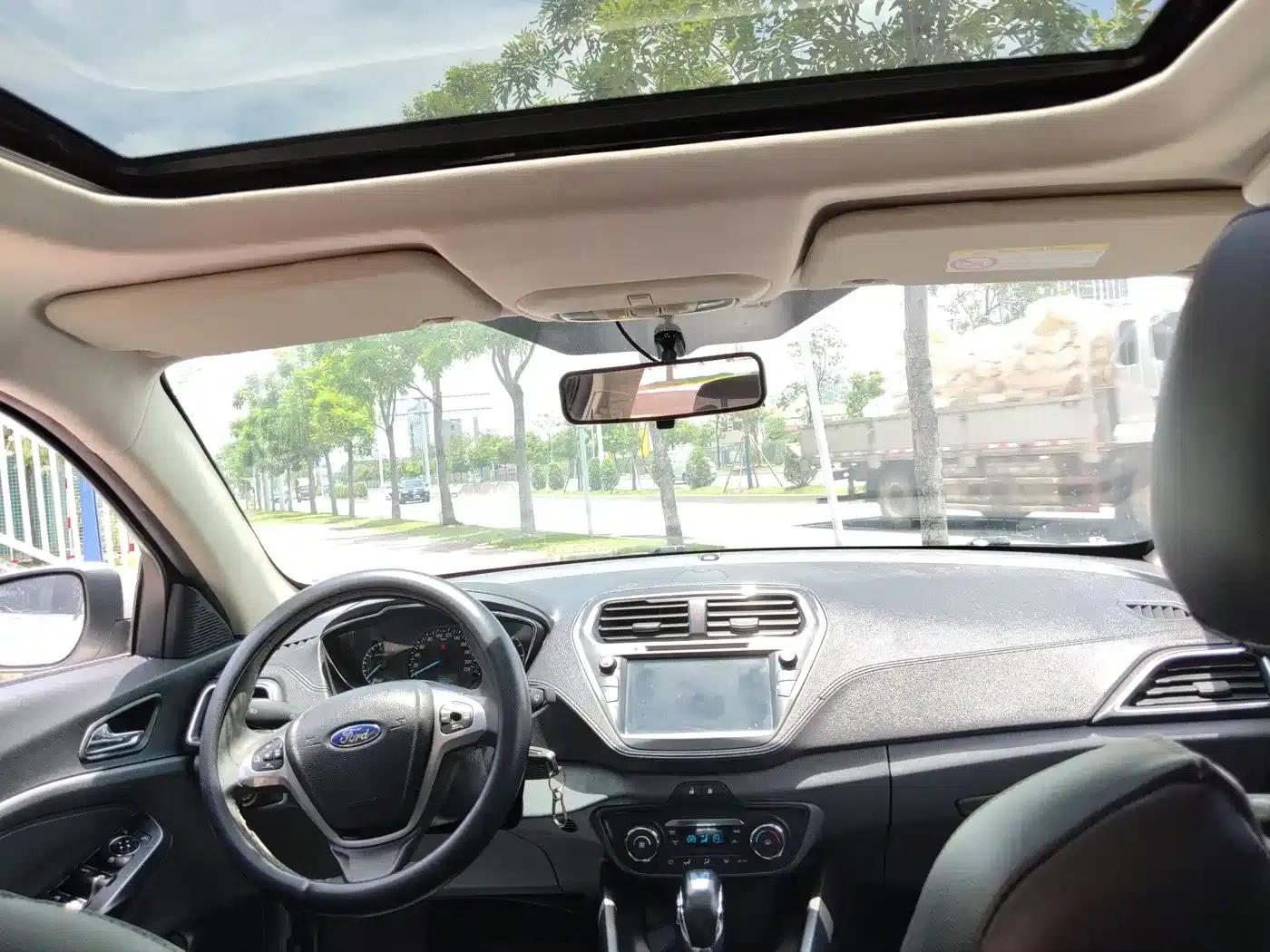 Ford Focus 2017 1.5L Automatic Comfort Model — миниатюра 12