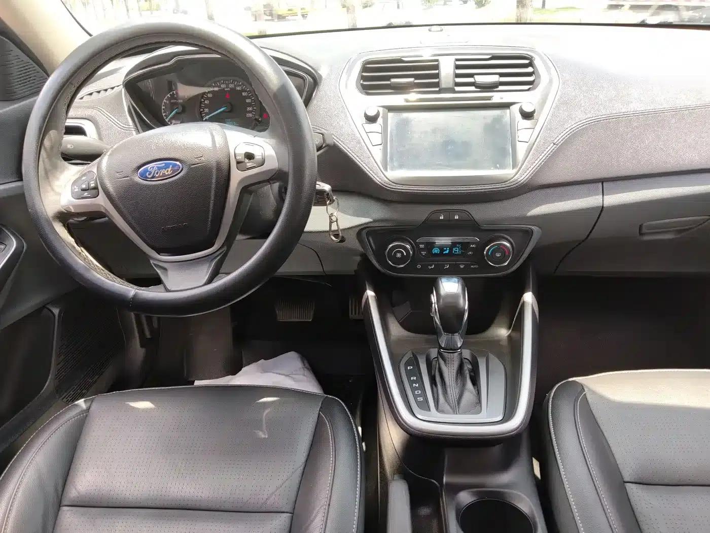 Ford Focus 2017 1.5L Automatic Comfort Model — миниатюра 14