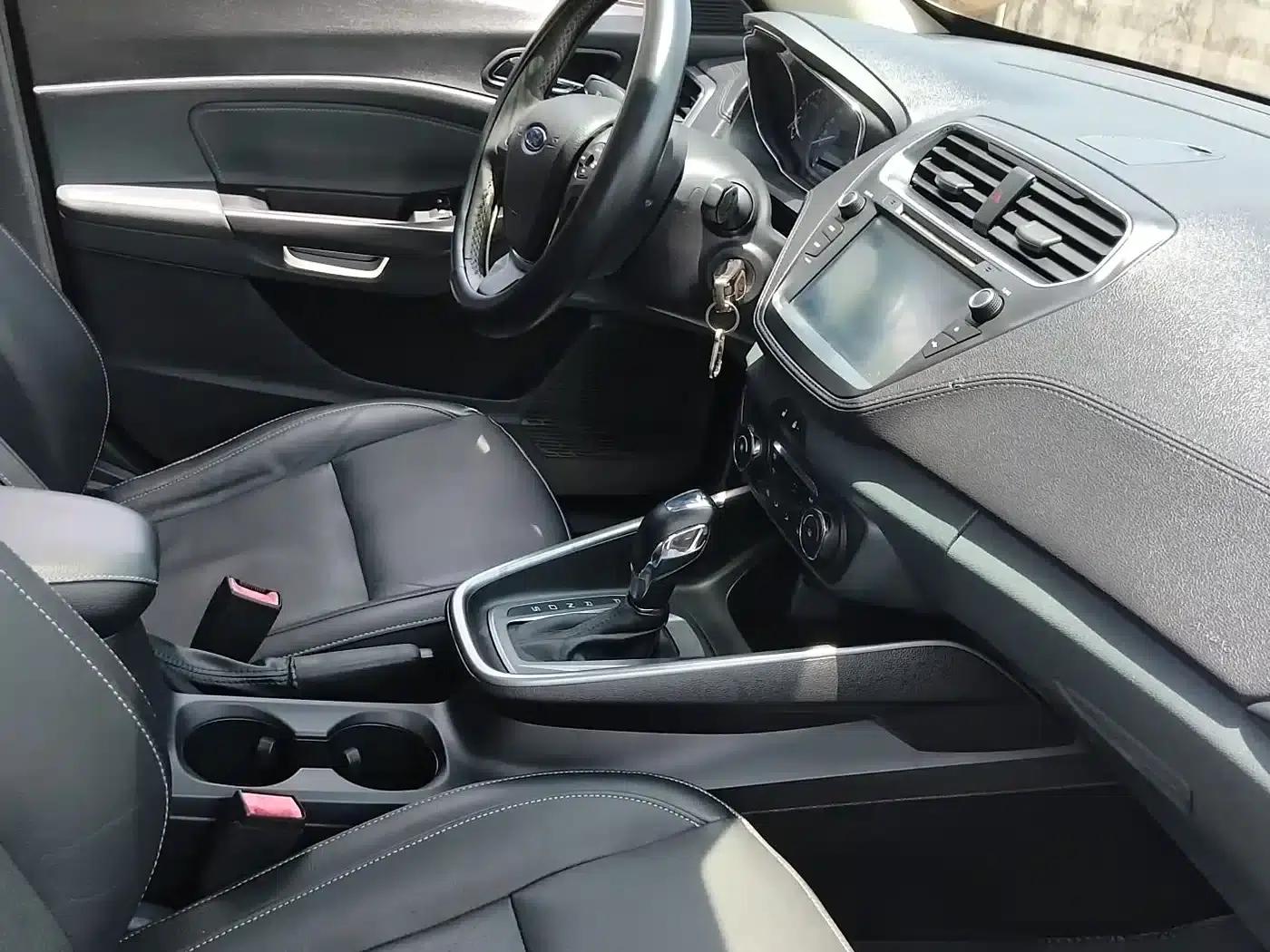 Ford Focus 2017 1.5L Automatic Comfort Model — миниатюра 19
