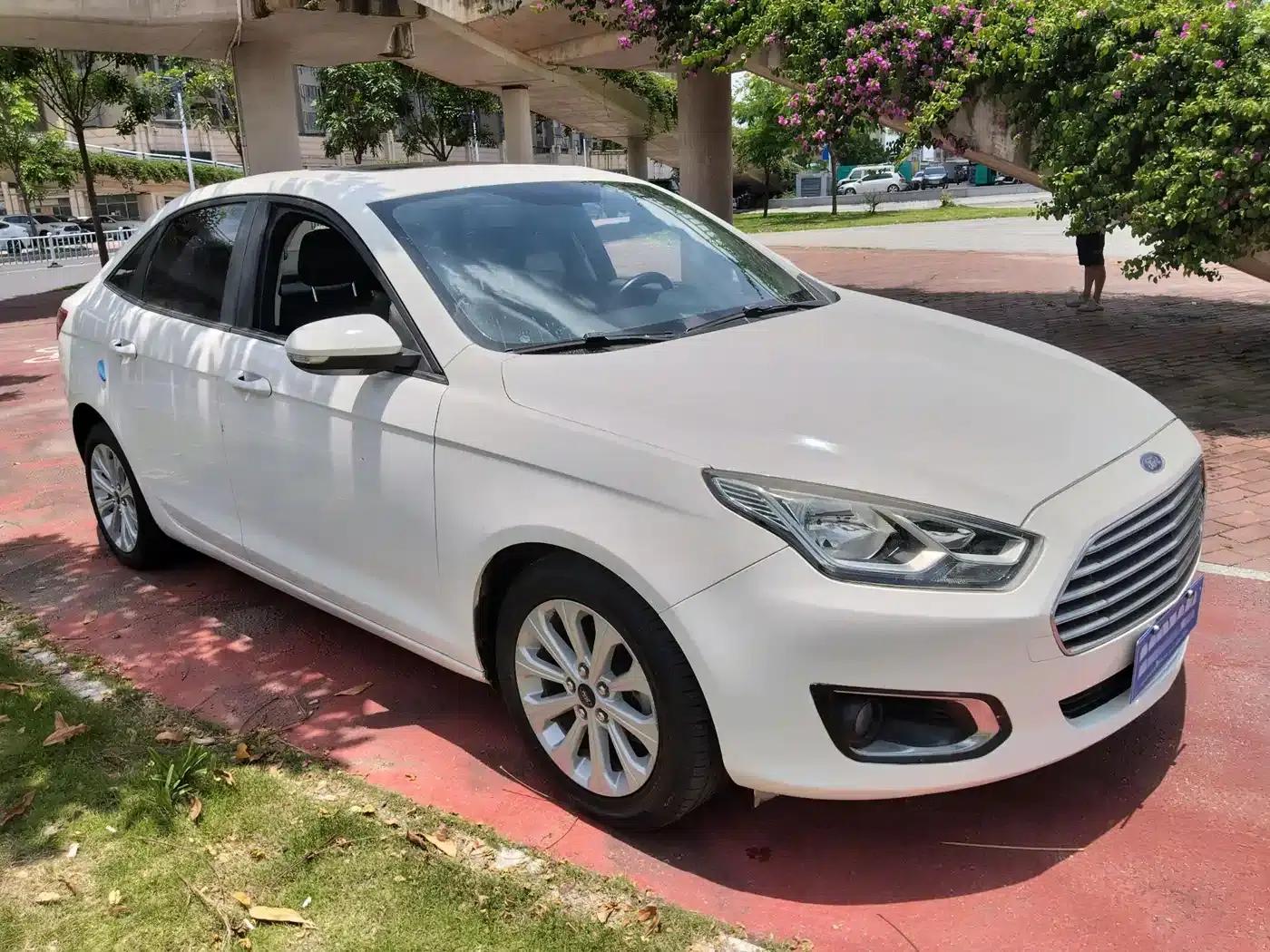 Ford Focus 2017 1.5L Automatic Comfort Model — миниатюра 3
