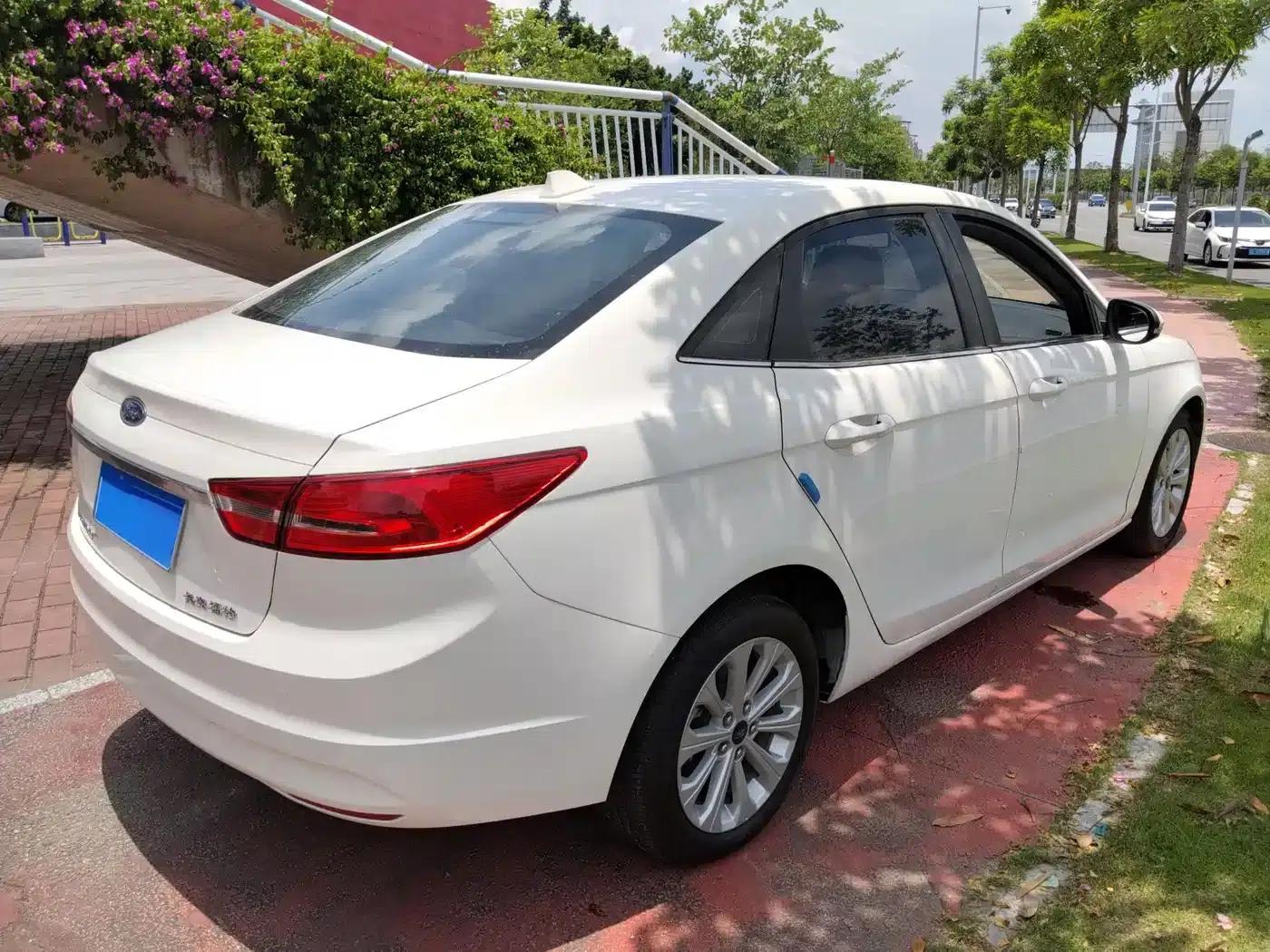 Ford Focus 2017 1.5L Automatic Comfort Model — миниатюра 4