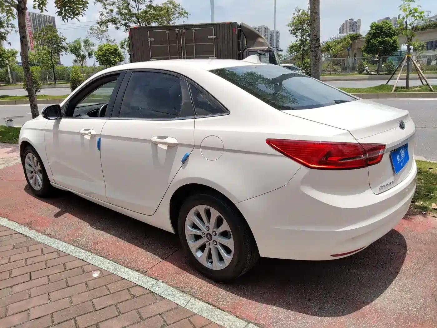 Ford Focus 2017 1.5L Automatic Comfort Model — миниатюра 6