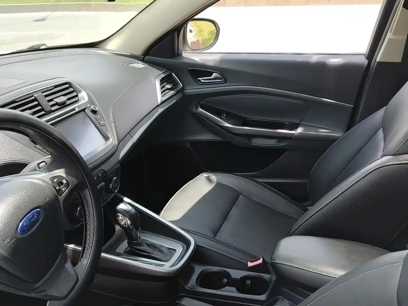 Ford Focus 2017 1.5L Automatic Comfort Model — миниатюра 9