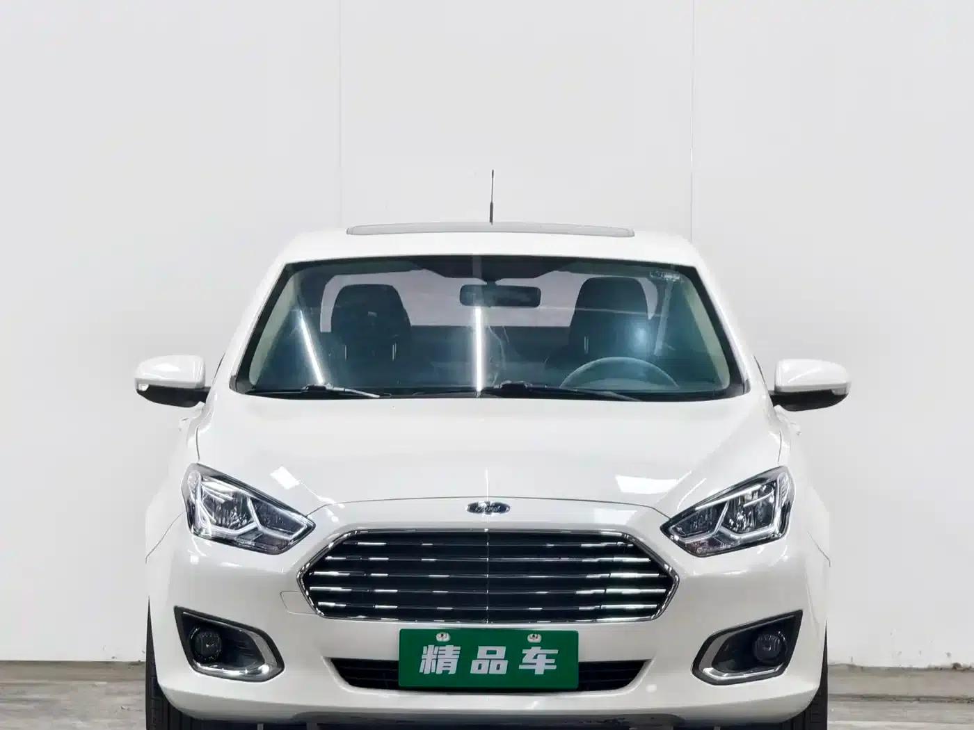 Ford Focus 2015 1.5L Automatic Fashion Edition — миниатюра 2