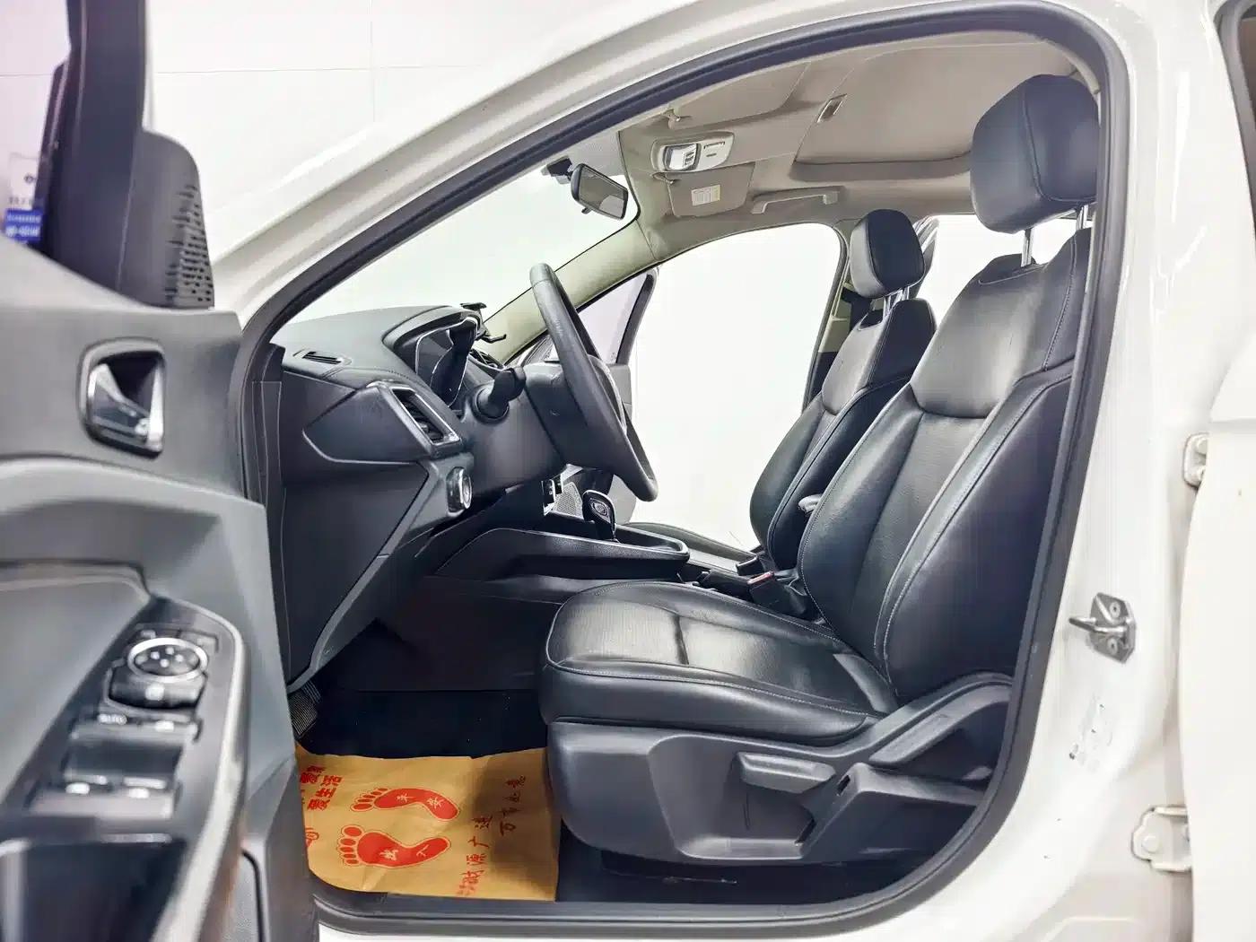 Ford Focus 2015 1.5L Automatic Fashion Edition — миниатюра 11
