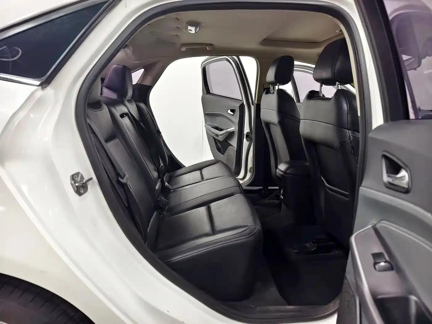 Ford Focus 2015 1.5L Automatic Fashion Edition — миниатюра 16