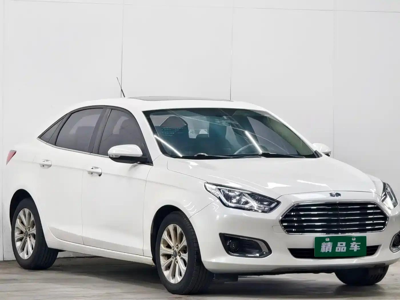 Ford Focus 2015 1.5L Automatic Fashion Edition — миниатюра 3