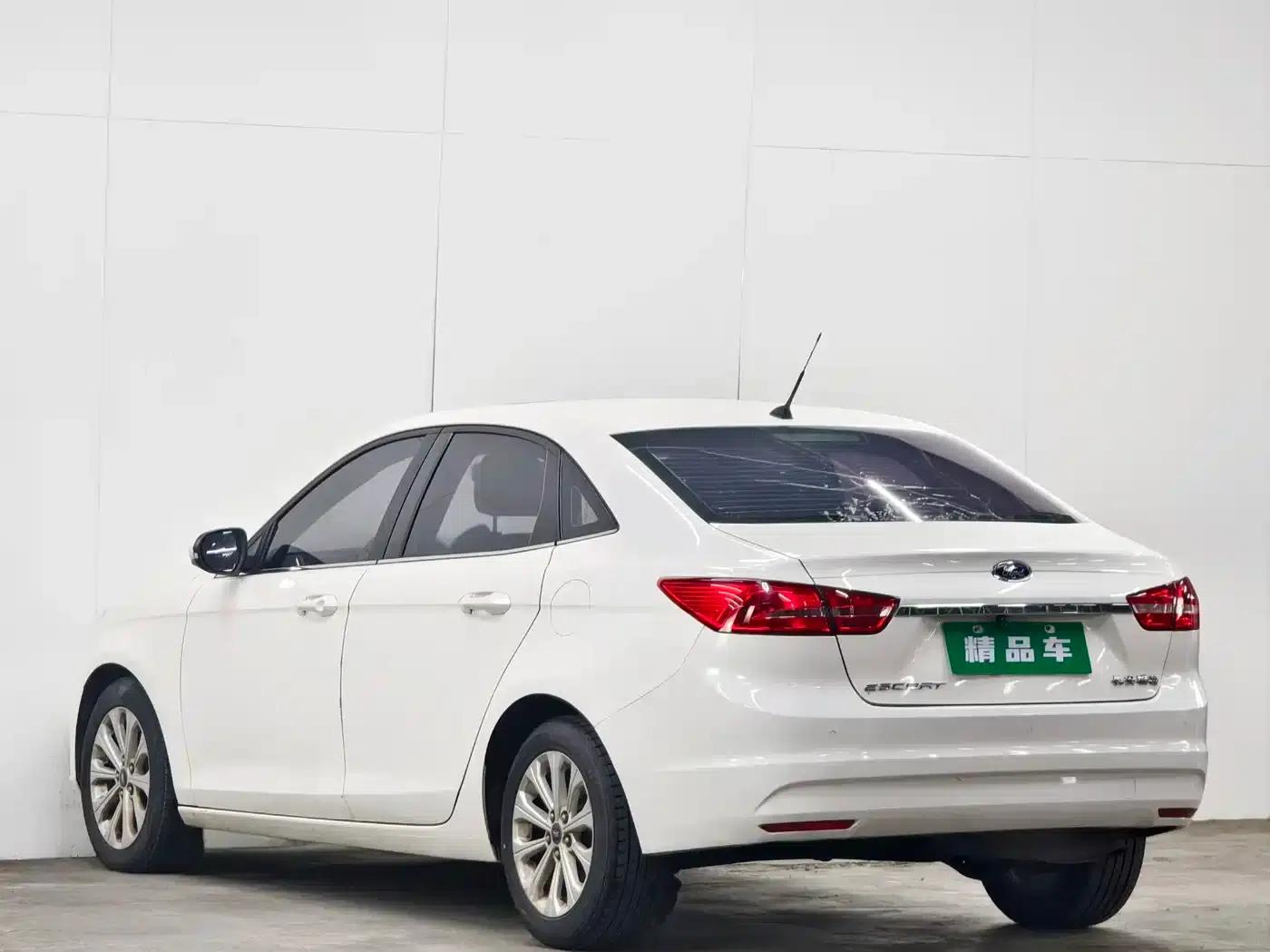 Ford Focus 2015 1.5L Automatic Fashion Edition — миниатюра 6