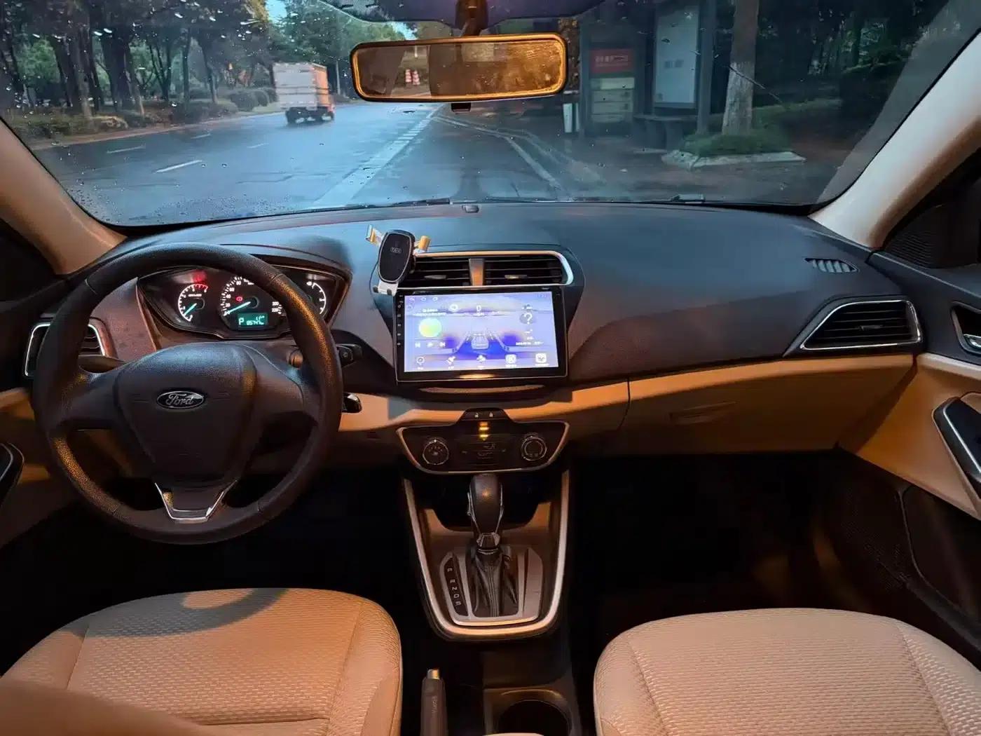 Ford Focus 2015 1.5L Automatic Comfort Model — миниатюра 2