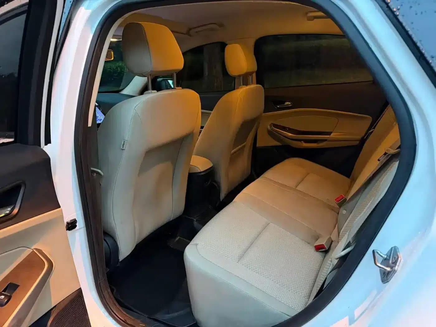 Ford Focus 2015 1.5L Automatic Comfort Model — миниатюра 3